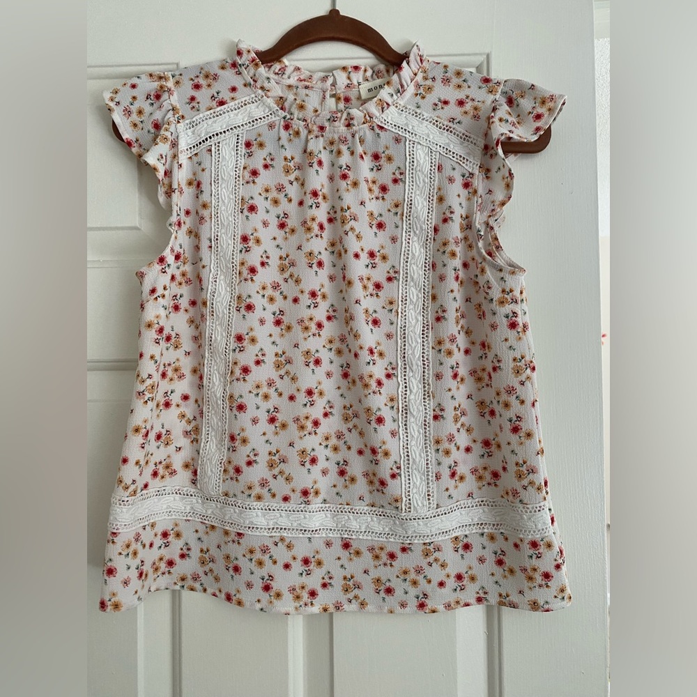 Monteau, size small, beautiful flower blouse